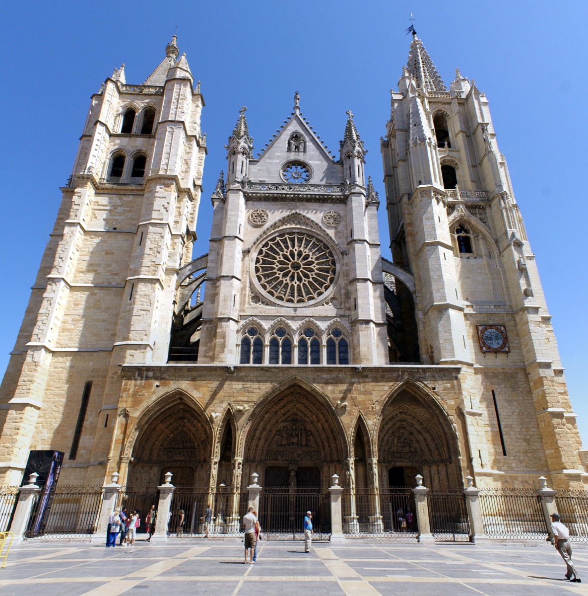 León — San Froilán