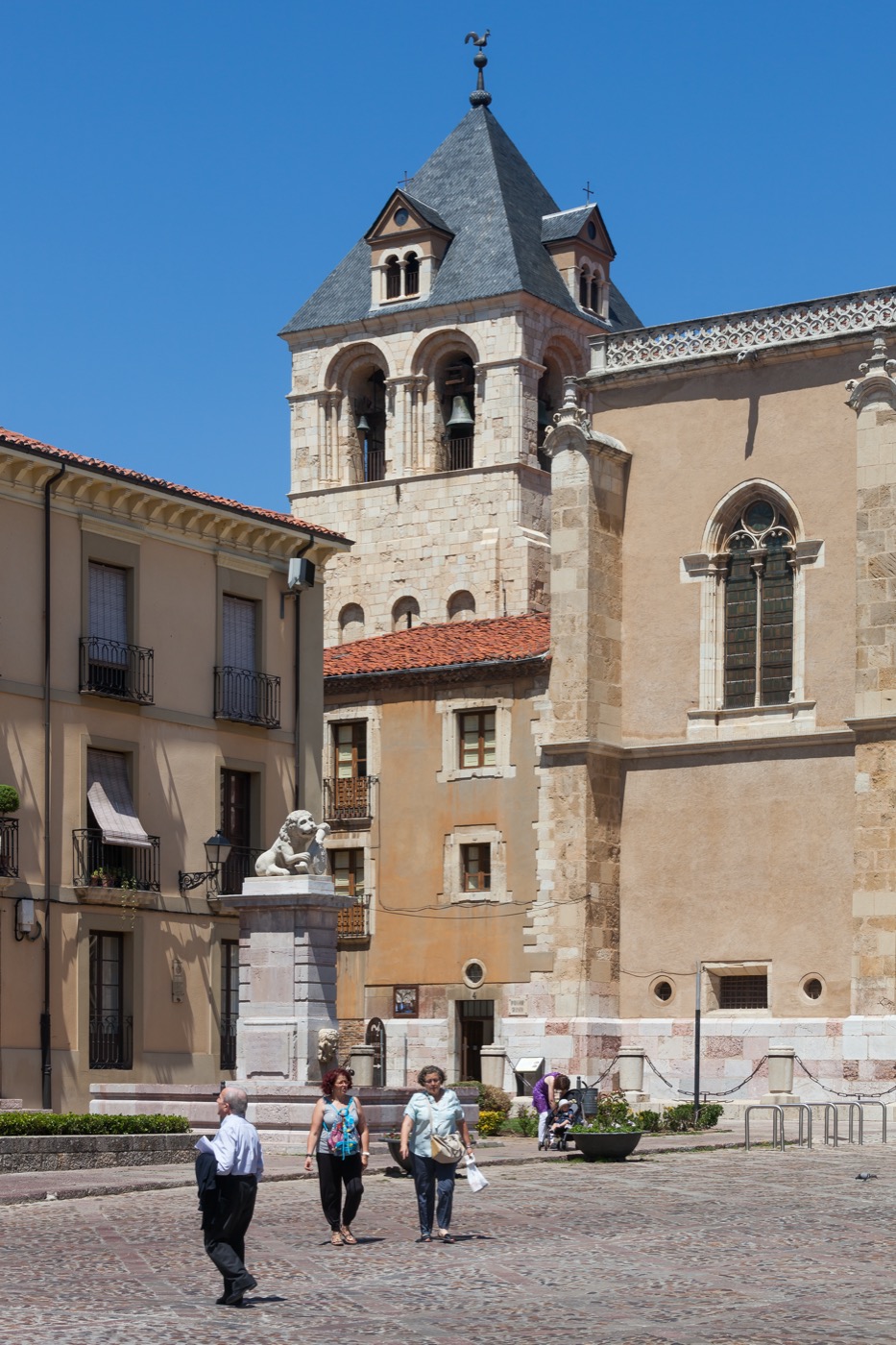 Fachada románica de la Real Colegiata de San Isidoro de León, sede del nuevo Archivo Líquido de Santo Martino