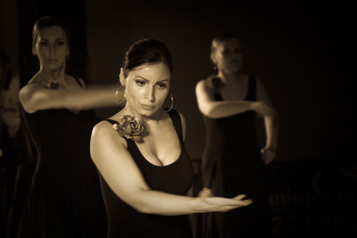 Bailaora de flamenco en actuación, arte protagonista del XXI Festival Flamenco de las Fiestas de San Juan y San Pedro de León 2026 en Plaza Mayor