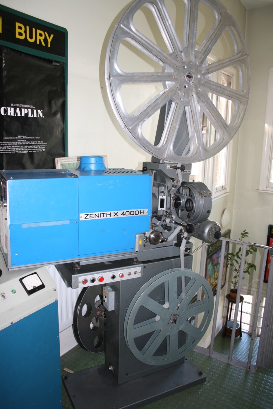 Proyector de cine de 35 milímetros, símbolo del Festival Internacional de Cortometrajes Luna de Cortos en Riego de la Vega, León