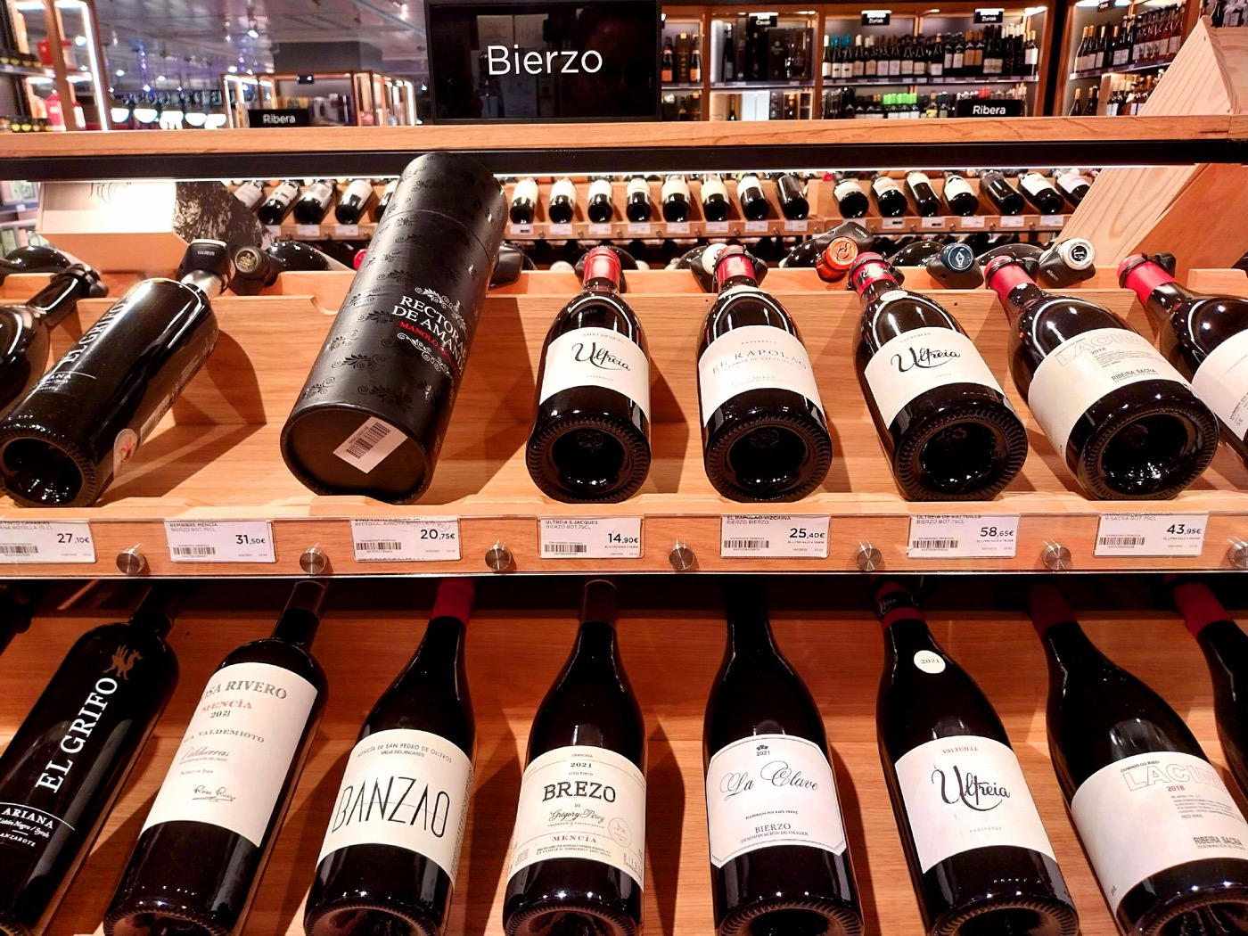 Botellas de vinos de la Denominación de Origen Bierzo y DO León, seleccionados para la cena papal en el Palacio Arzobispal de Madrid