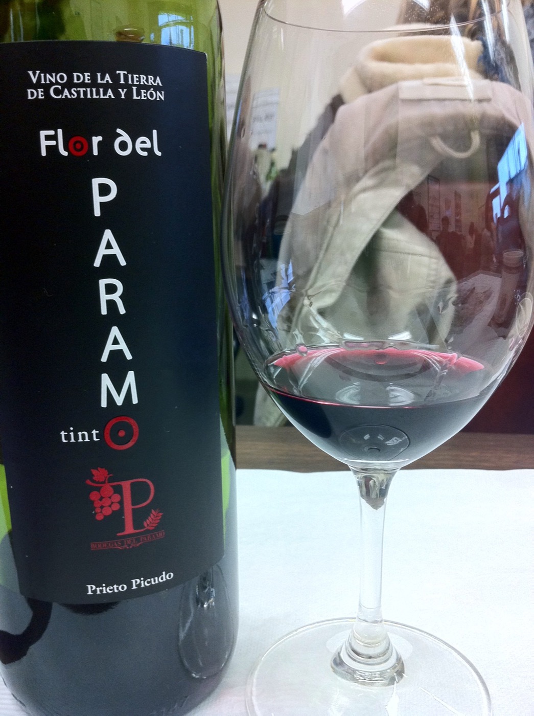 Botella de vino Prieto Picudo, Denominación de Origen León